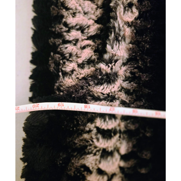 Neiman Marcus Faux Fur Luxurious Black and Tan Vest Size Large - Picture 10 of 13